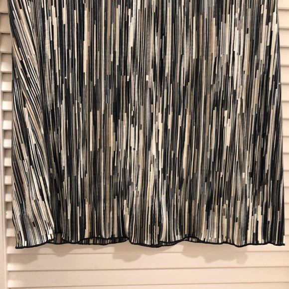 Accordion pleats top NWT  w/ black beige white - Picture 5 of 6